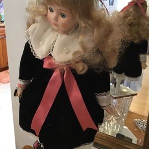 Brinn's 1988 Lindsey Collectible, Porcelain Doll